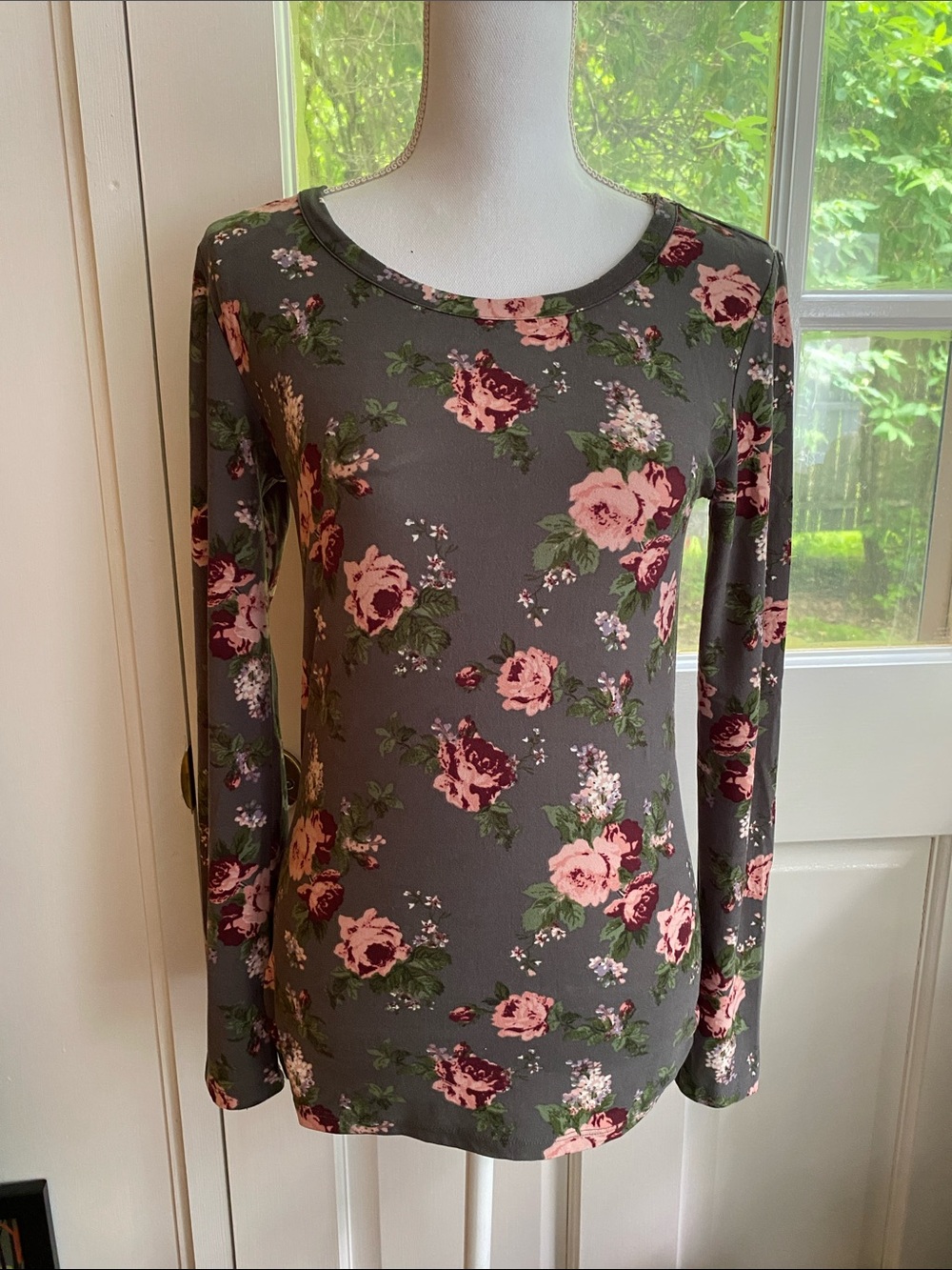Women's Long-Sleeve Floral Tee - Pink Roses on Gray